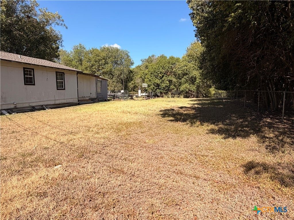 Image 2 of property listing at 812 Gravel Street, San Marcos, TX 78666