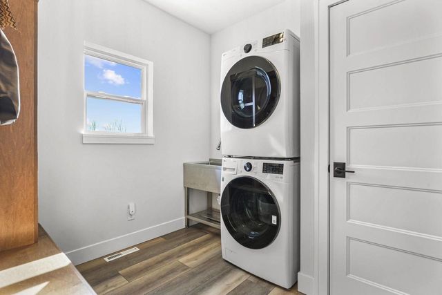 1129 Kamperschroer Way, Sun Prairie, WI 53590