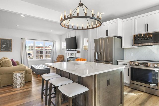 1129 Kamperschroer Way, Sun Prairie, WI 53590