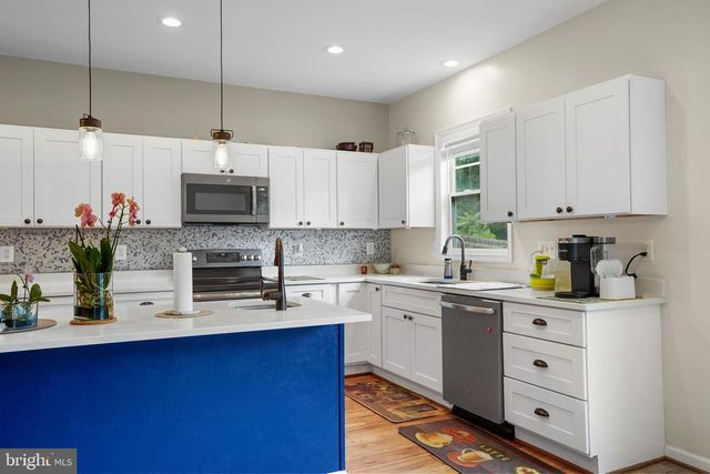 11337 RUSSELL RD, Hillsboro, VA 20132