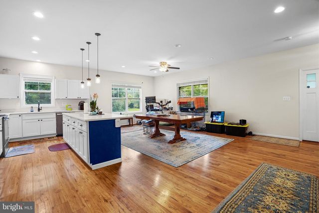 11337 RUSSELL RD, Hillsboro, VA 20132