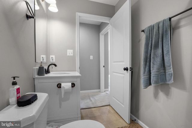 11337 RUSSELL RD, Hillsboro, VA 20132