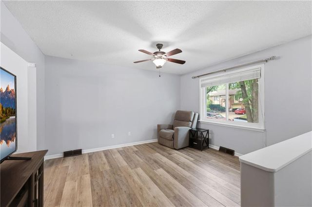 916 NW Berkshire Drive, Blue Springs, MO 64015