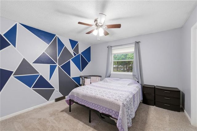 916 NW Berkshire Drive, Blue Springs, MO 64015