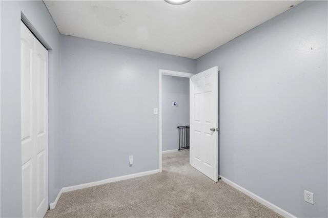 916 NW Berkshire Drive, Blue Springs, MO 64015
