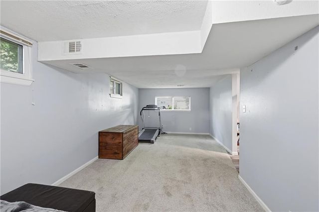 916 NW Berkshire Drive, Blue Springs, MO 64015