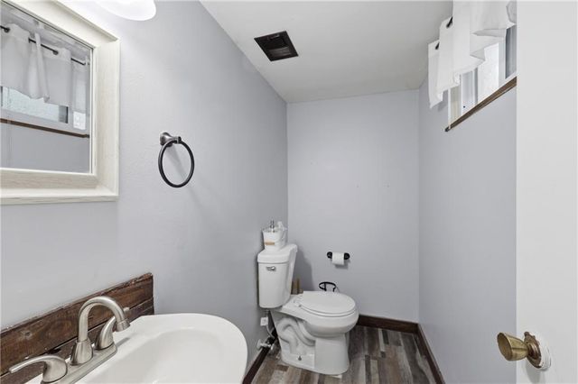 916 NW Berkshire Drive, Blue Springs, MO 64015