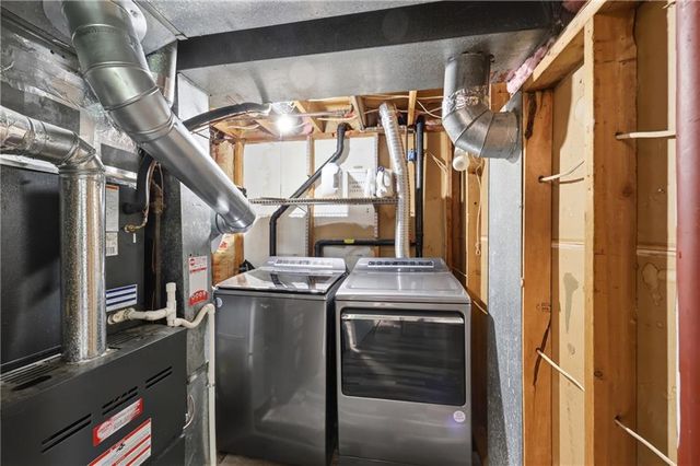 916 NW Berkshire Drive, Blue Springs, MO 64015