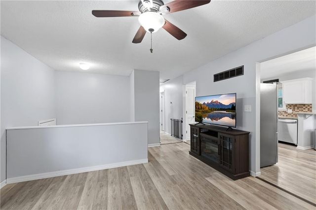 916 NW Berkshire Drive, Blue Springs, MO 64015