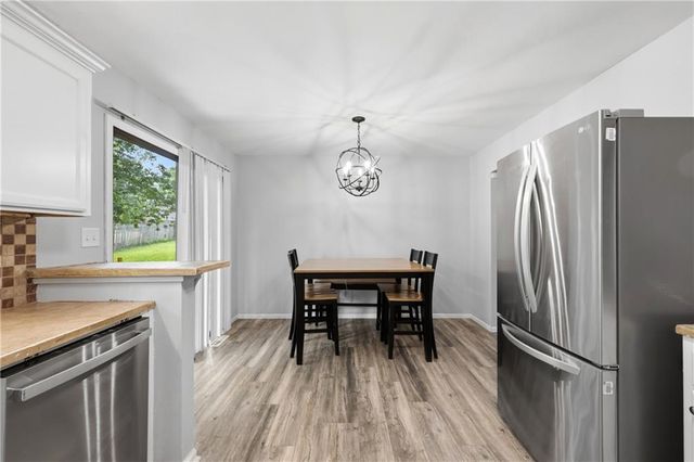 916 NW Berkshire Drive, Blue Springs, MO 64015