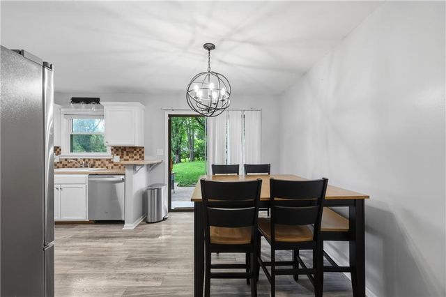 916 NW Berkshire Drive, Blue Springs, MO 64015