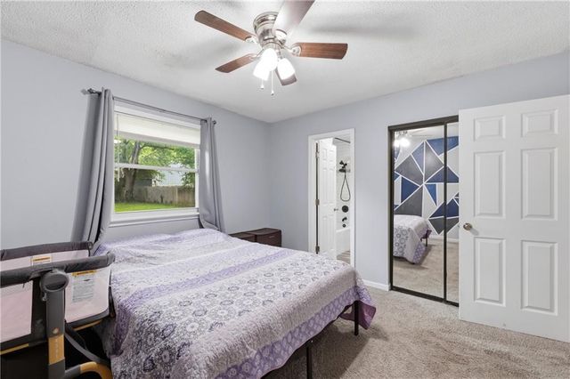 916 NW Berkshire Drive, Blue Springs, MO 64015