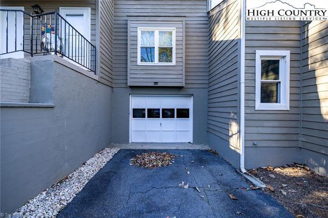 30 Village Road, Roaring Gap, NC 28668