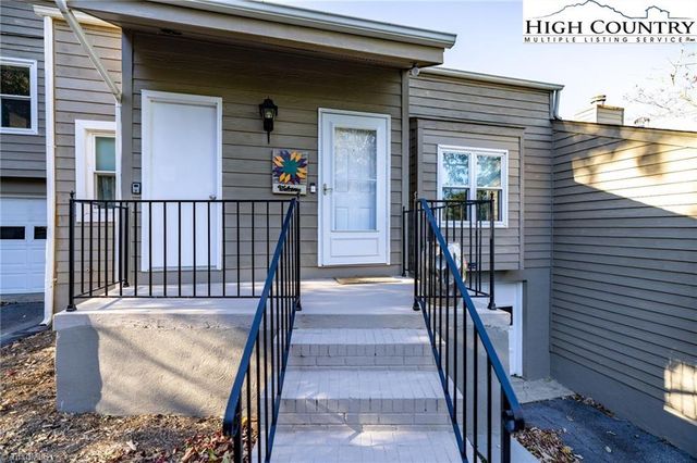 30 Village Road, Roaring Gap, NC 28668