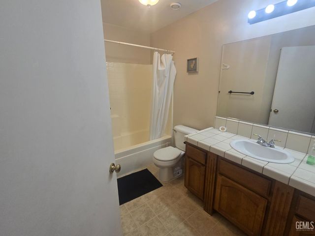 6311 Padua Court, Bakersfield, CA 93308