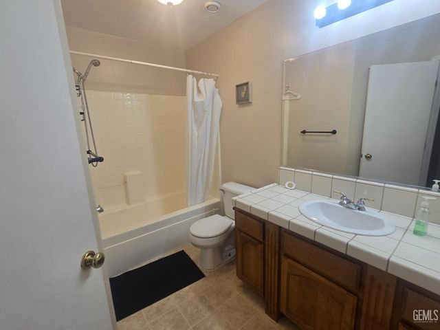 6311 Padua Court, Bakersfield, CA 93308