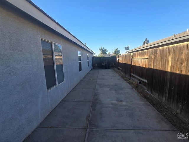 6311 Padua Court, Bakersfield, CA 93308