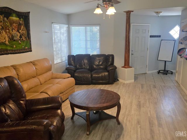 6311 Padua Court, Bakersfield, CA 93308