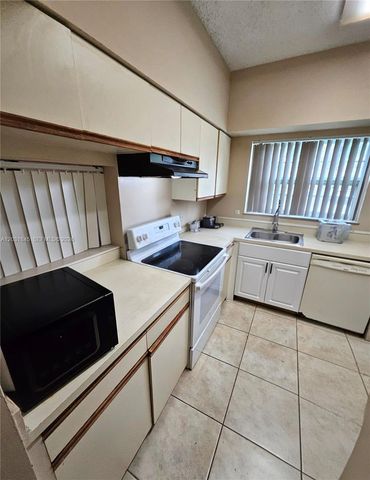 631 Cypress Lake Blvd E17, Deerfield Beach, FL 33064