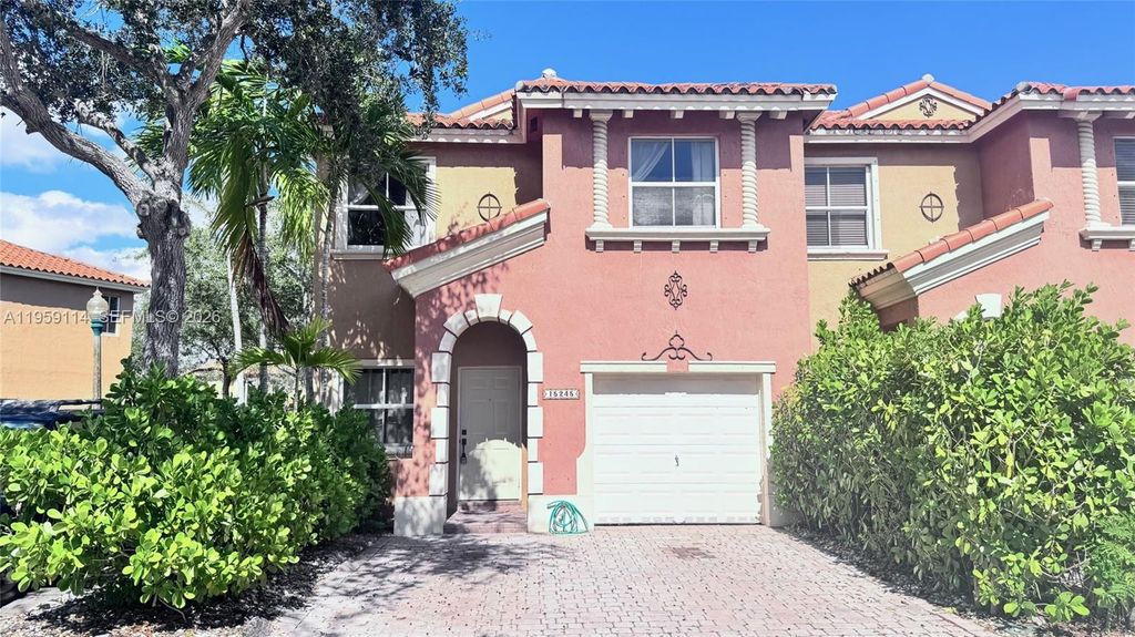 15245 SW 30th Ter, Miami, FL 33185
