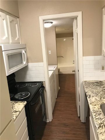 3201 Cougar Trail A, Bryan, TX 77807