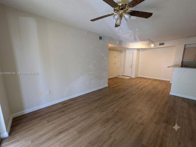 8060 N Nob Hill Road 101, Tamarac, FL 33321