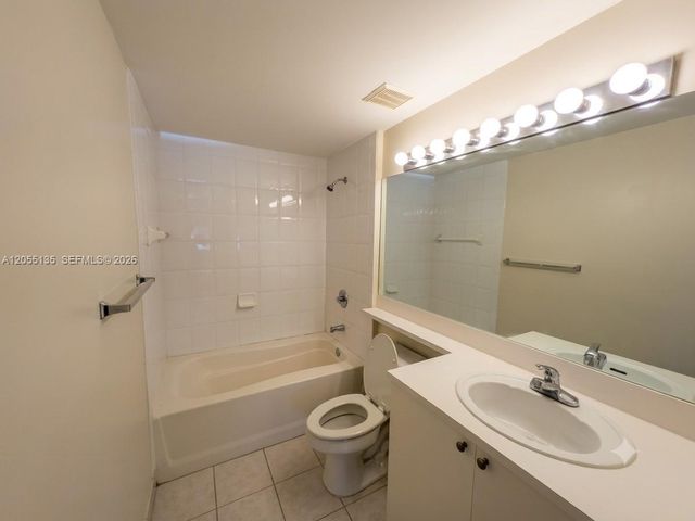 8060 N Nob Hill Road 101, Tamarac, FL 33321