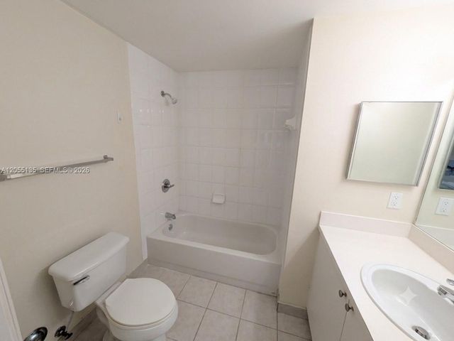 8060 N Nob Hill Road 101, Tamarac, FL 33321