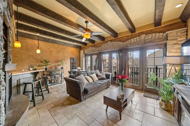 1111 W 46th Street 12, Kansas City, MO 64112