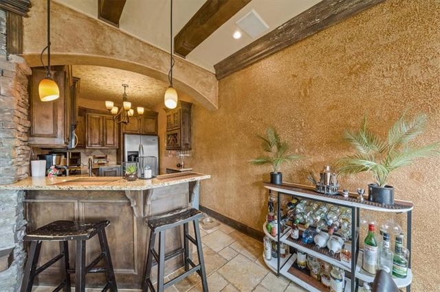 1111 W 46th Street 12, Kansas City, MO 64112