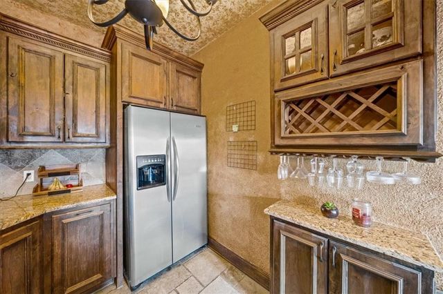 1111 W 46th Street 12, Kansas City, MO 64112