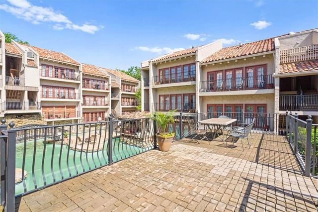 1111 W 46th Street 12, Kansas City, MO 64112