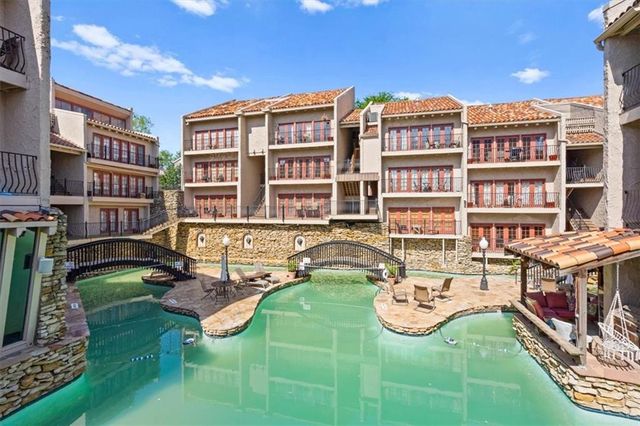 1111 W 46th Street 12, Kansas City, MO 64112