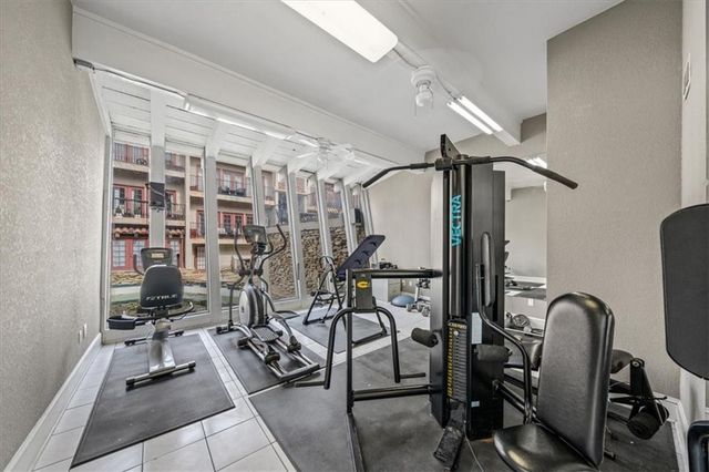 1111 W 46th Street 12, Kansas City, MO 64112