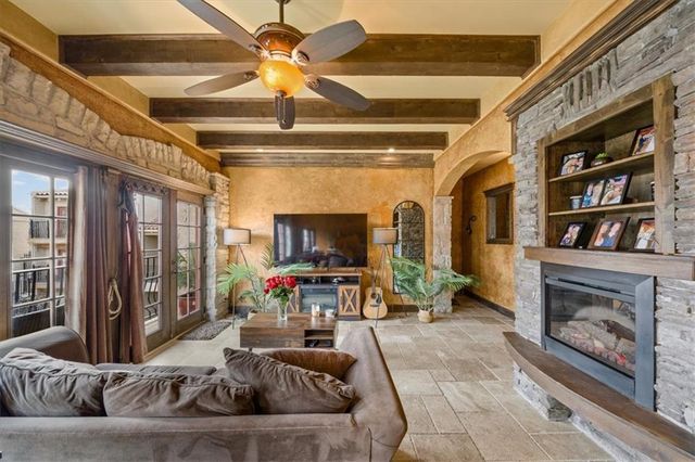 1111 W 46th Street 12, Kansas City, MO 64112