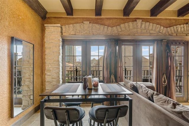 1111 W 46th Street 12, Kansas City, MO 64112