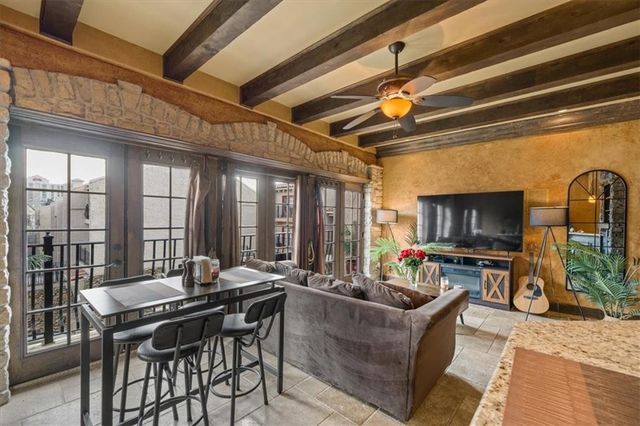 1111 W 46th Street 12, Kansas City, MO 64112