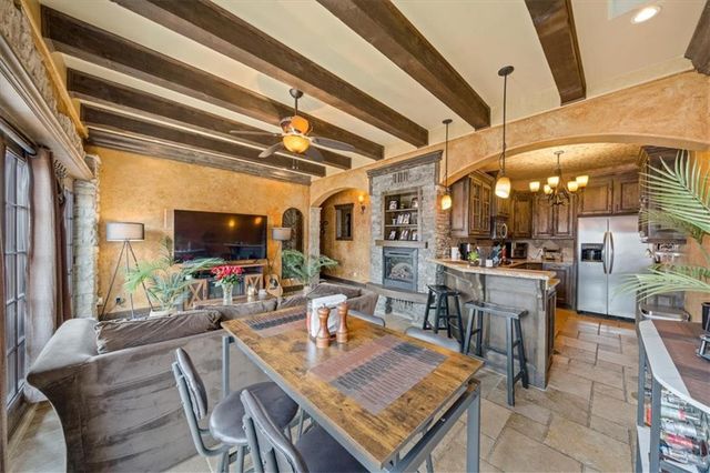 1111 W 46th Street 12, Kansas City, MO 64112