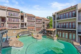 1111 W 46th Street 12, Kansas City, MO 64112