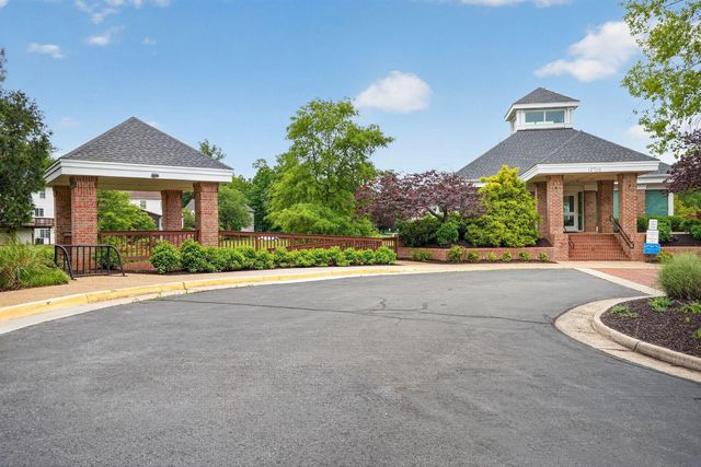 3506 CURTICE FARM DR, Fairfax, VA 22033