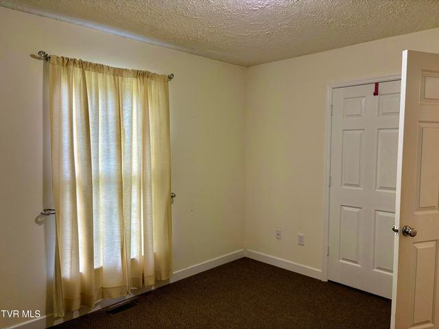 2251 Northeast Mountain Laurel Road, Norton, VA 24273