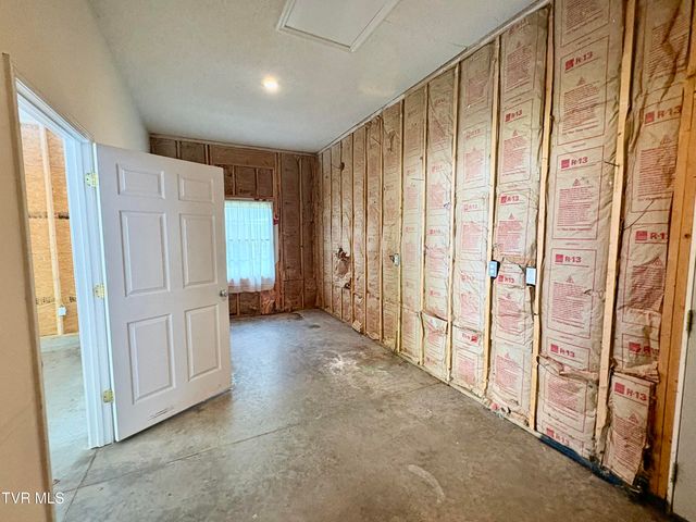 2251 Northeast Mountain Laurel Road, Norton, VA 24273