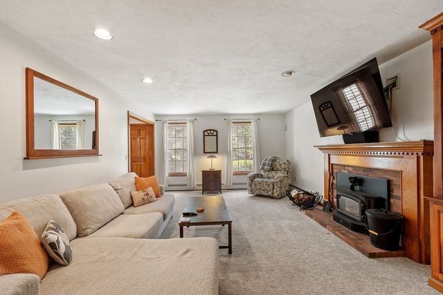 492 Stow Rd, Marlborough, MA 01752