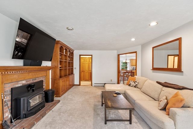 492 Stow Rd, Marlborough, MA 01752