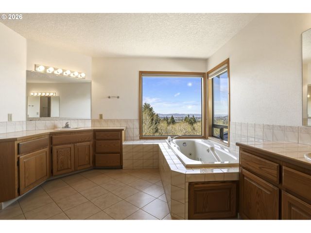 7611 Se 141ST Ave, Portland, OR 97236