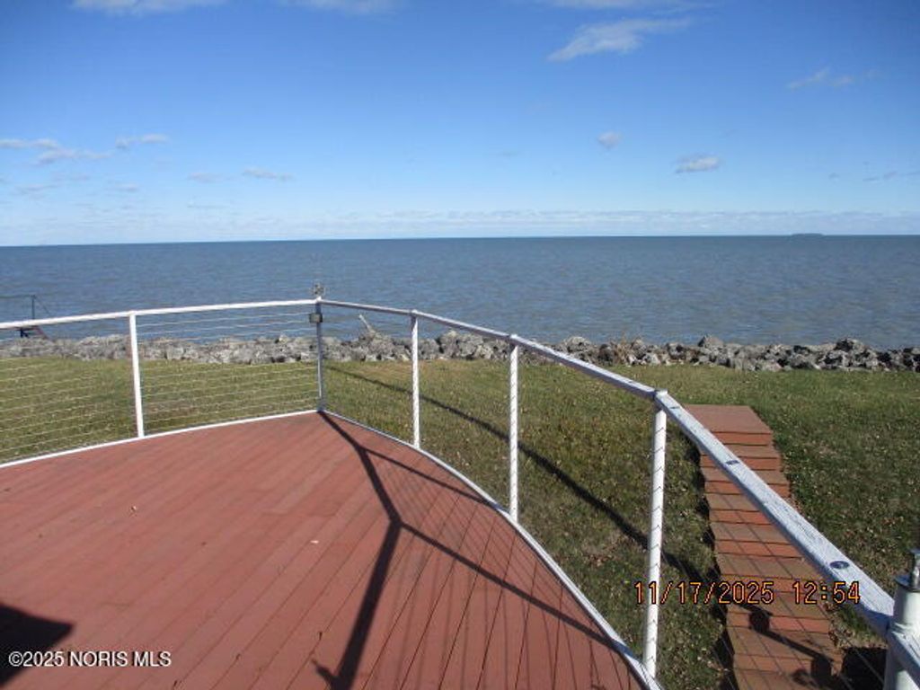 12403 Lagoon Drive, Curtice, OH 43412