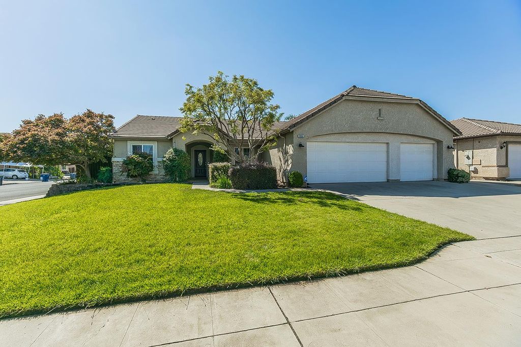 2864 Rialto, Clovis, CA 93611