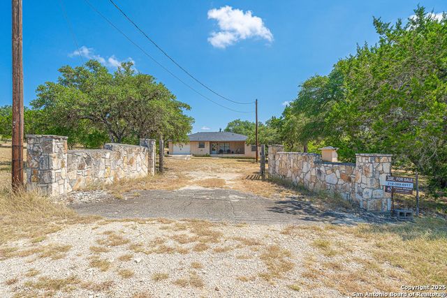 371 Lake Country, Lakehills, TX 78063