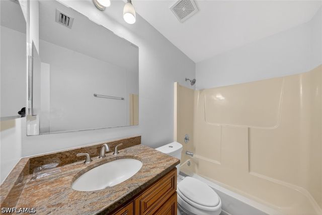 5270 Treetops DR J201, Naples, FL 34113