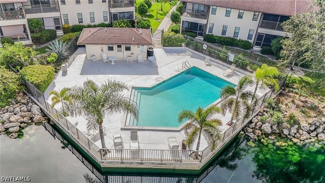 5270 Treetops DR J201, Naples, FL 34113